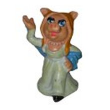 Sesame Street The Muppets: Miss Piggy Toy Figure